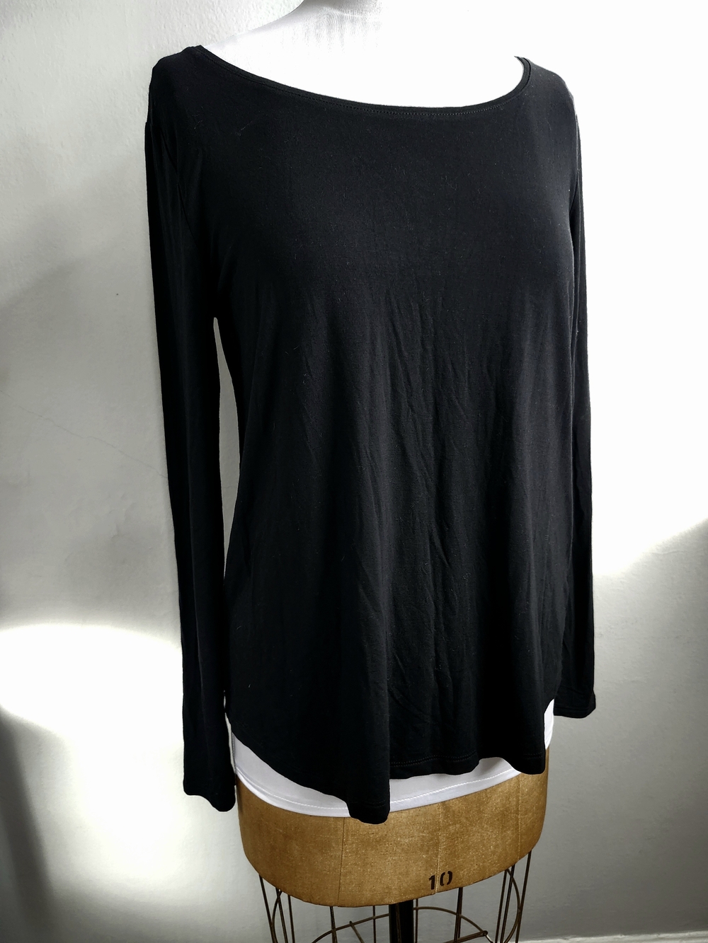 Gap Black Long Sleeve Scoop Neck Top NWOT Small